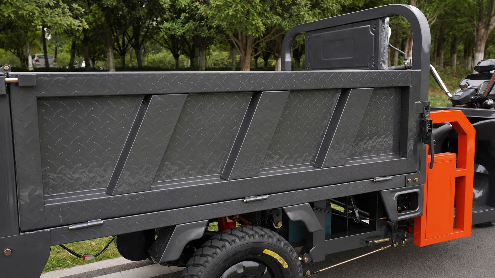 Heavy-Duty Electric Dump Cargo Tricycle | 1.6m Steel Cargo Bed | One-Touch Hydraulic Tipper Heavy-Duty Electric Dump Cargo Tricycle | 1.6m Steel Cargo Bed | One-Touch Hydraulic Tipper