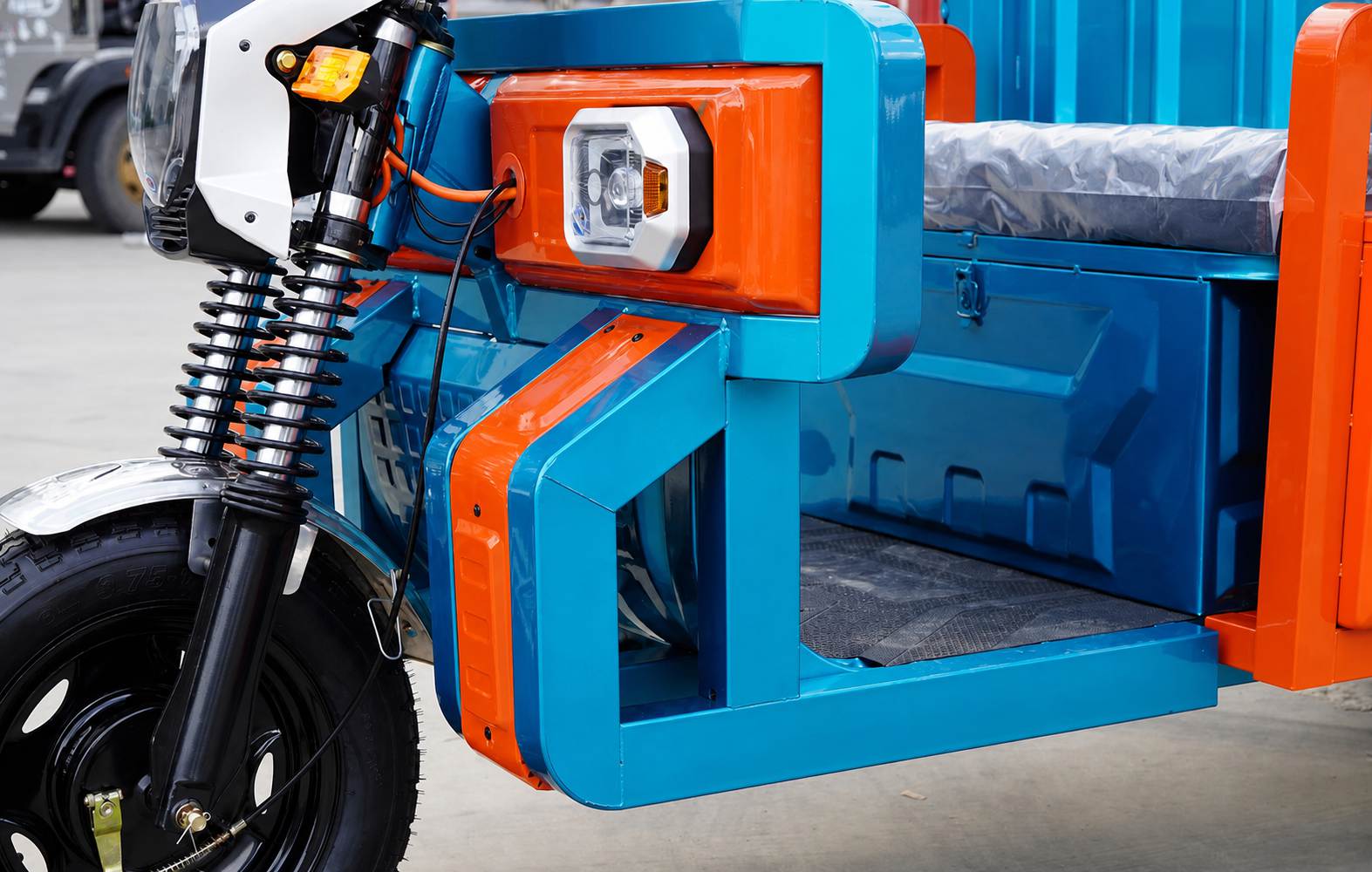 Electric Cargo Tricycle | 1200W Heavy-Duty Three-Wheel Utility Vehicle | Hydraulic Dump Electric Cargo Tricycle | 1200W Heavy-Duty Three-Wheel Utility Vehicle | Hydraulic Dump