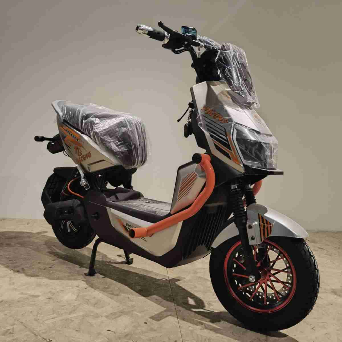Sport Electric Scooter with Dual Disc Brakes, Wide Tires and Twin Rear Suspension