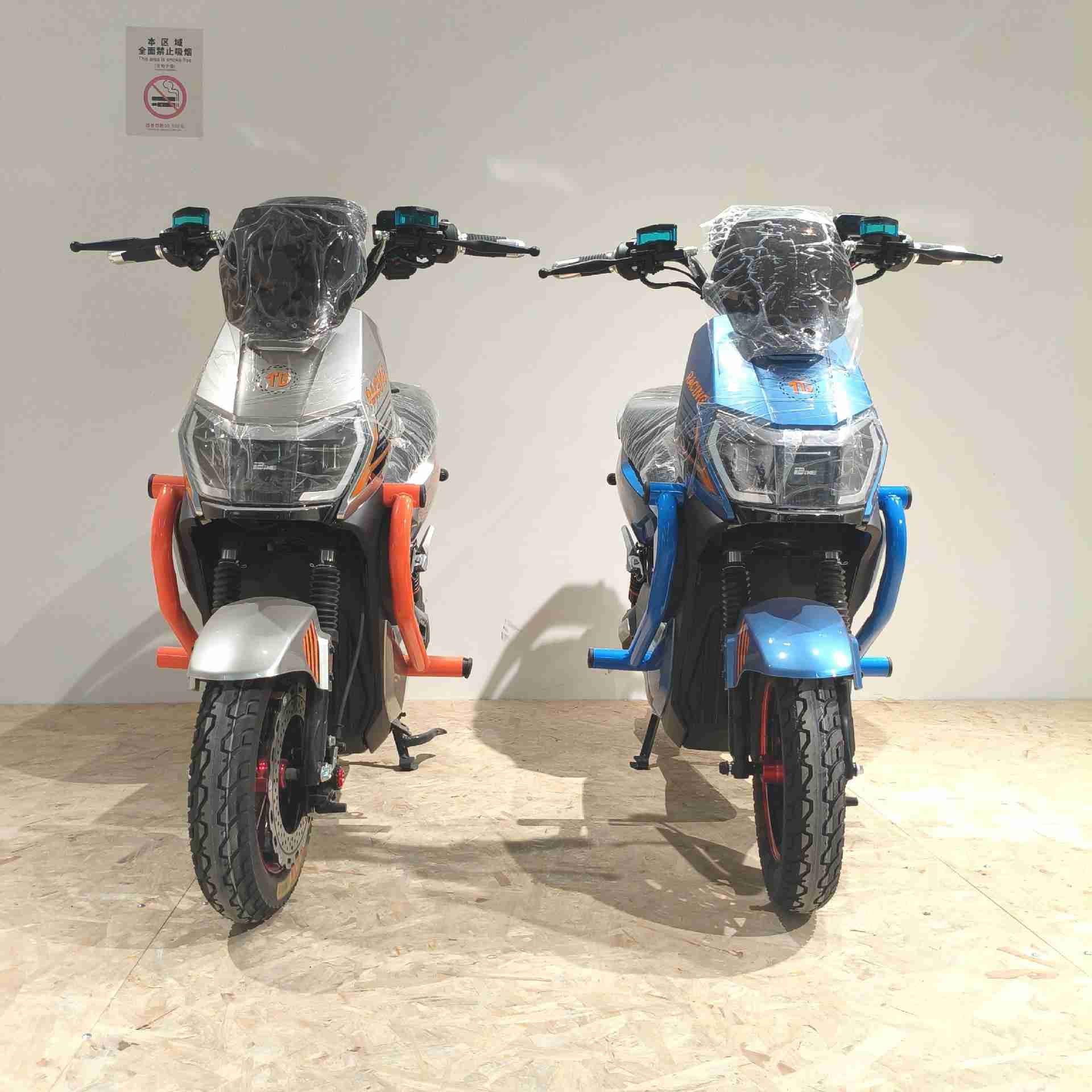 Sport Electric Scooter with Dual Disc Brakes, Wide Tires and Twin Rear Suspension