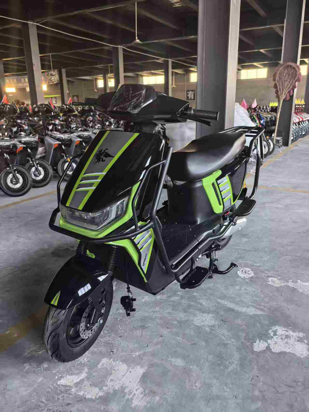 Electric Moped for Adults 60V/72V – Removable Battery | 31–60 km Range | Disc Brake